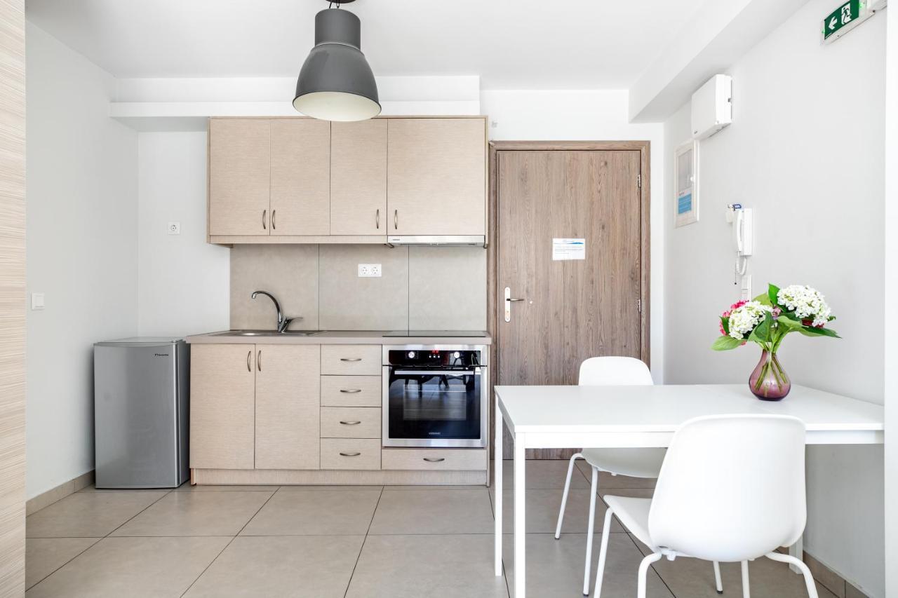 Supreme C2 In Syntagma Apartment *